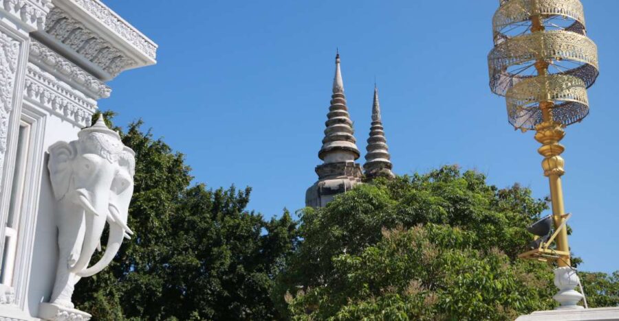 From Phnom Penh: Oudongk Mountain and Koh Chen Island Tour