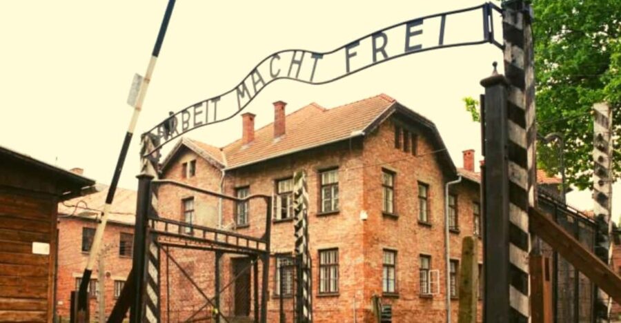 From Warsaw: Auschwitz Day Tour by Private Car With Lunch