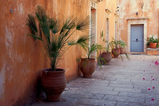 Full-Day West Crete Tour: Chania & Rethymnon Old Town and Kournas Lake