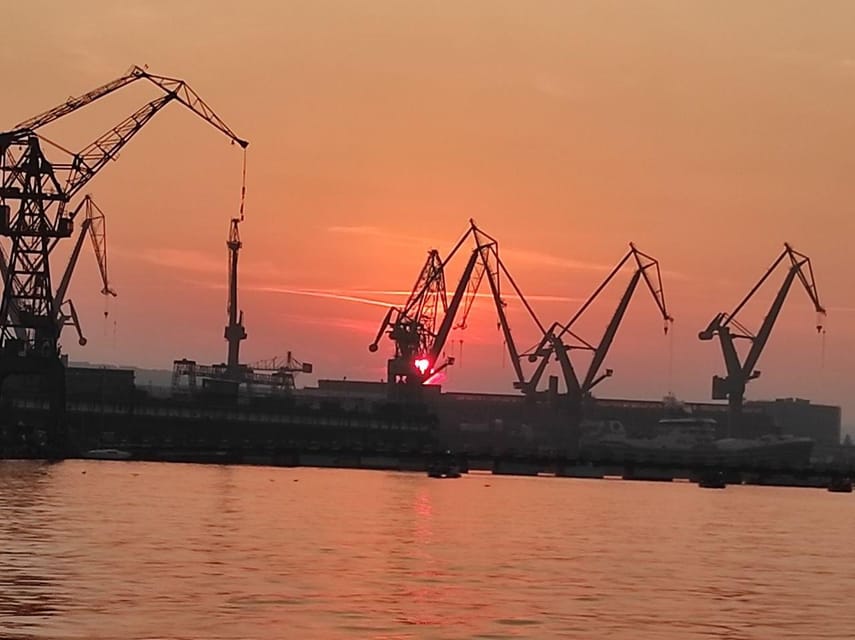 Gdańsk: Motława River Eco Cruise at Sunset With Prosecco