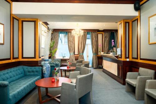 Gem Langham Court Hotel - Location and Proximity