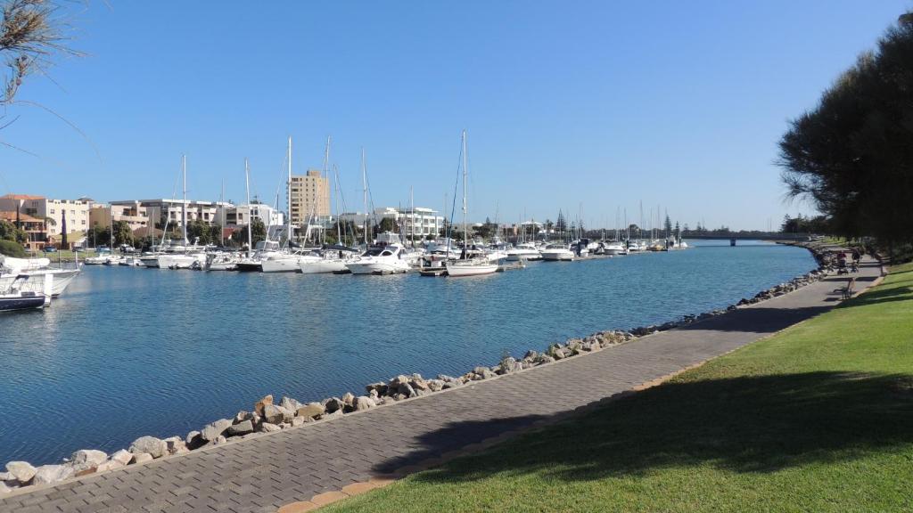 Glenelg – Marina Retreat Review