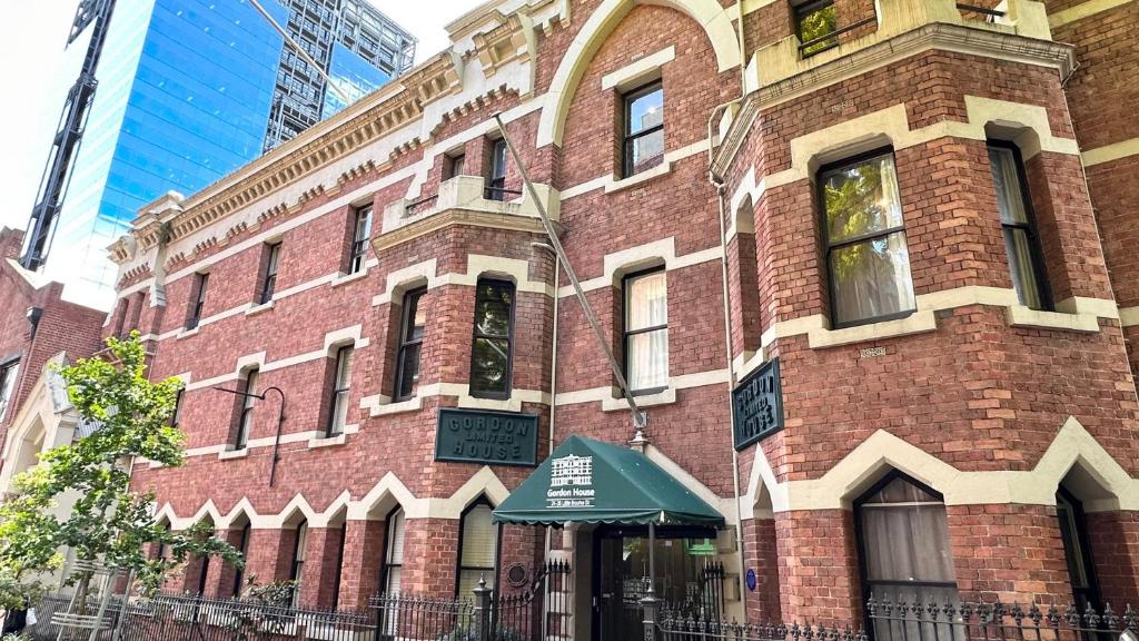 Gordon House Apartments - Location and Nearby Attractions