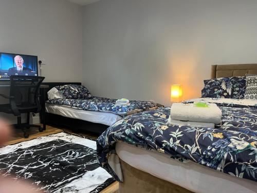 Grand Bleu - London - Next to Piccadilly Line Tube Station & Brand New Facilities - Hotel Location and Proximity