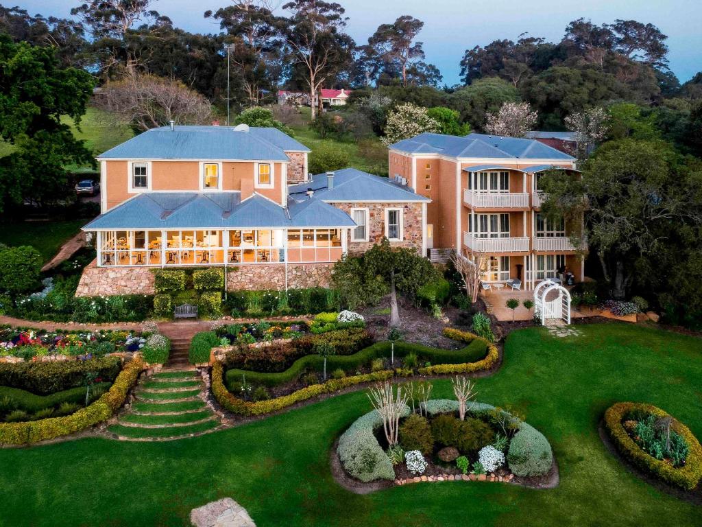 Grand Mercure Basildene Manor Review