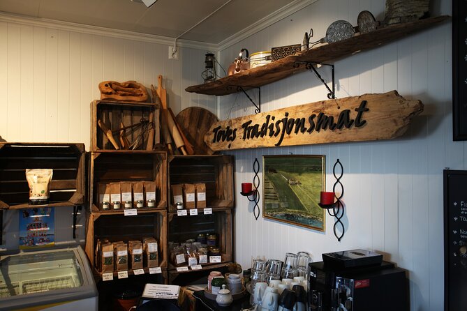 Guided Easy Snowshoeing With a Visit to Local Café - Café Experience