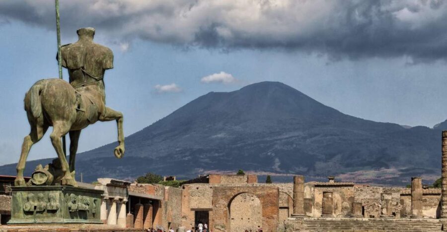 Guided Tour of the Pompeii Ruines With Transfer Service