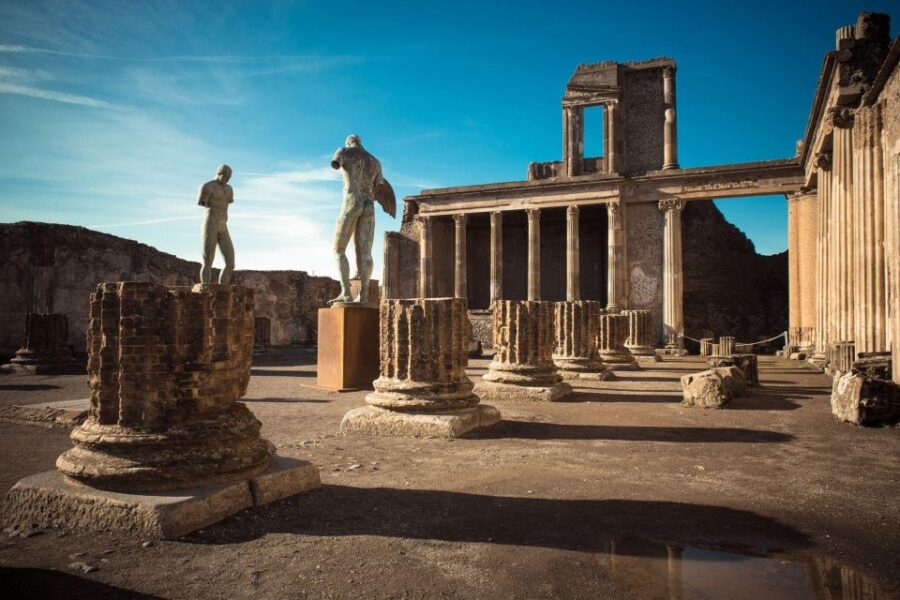 Guided Visit of Pompeii and Mount Vesuvius (Spanish & French)