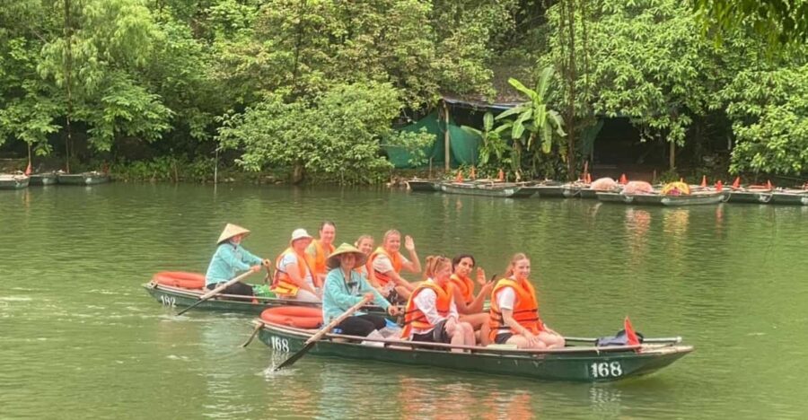 HA NOI: HOA LU – TAM COC – MUA CAVE – 1 DAY TRIP BY LIMOUSINE