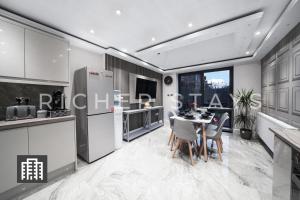 Hackney Suites - En-Suite Rooms & Amenities - Hotel Overview and Location