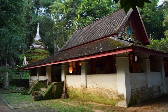 Half Day Doi Suthep Temple and Palad Temple (Private Tour)