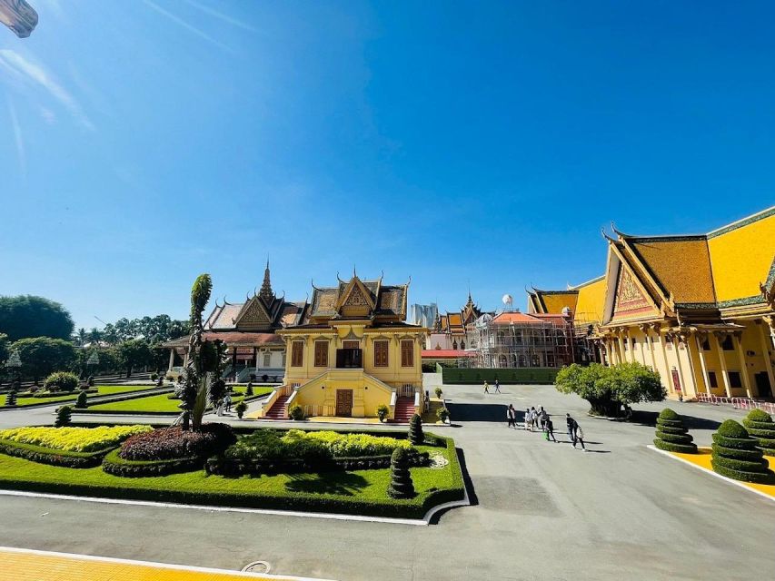 Half Day Phnom Penh Tour With Choeung Ek Genocidal