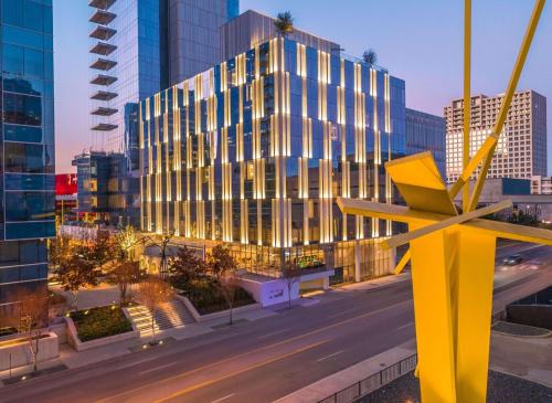 HALL Arts Hotel Dallas, Curio Collection by Hilton - Exceptional Location and Proximity