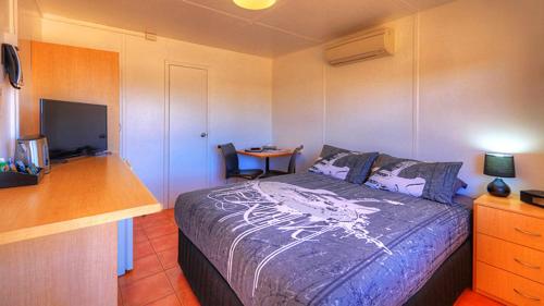 Halls Creek Motel - Motel Location and Accessibility