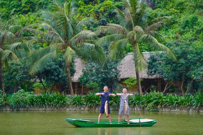 Halong Full Day Luxury Cruise With Buffet Lunch, Jaccuzzi.