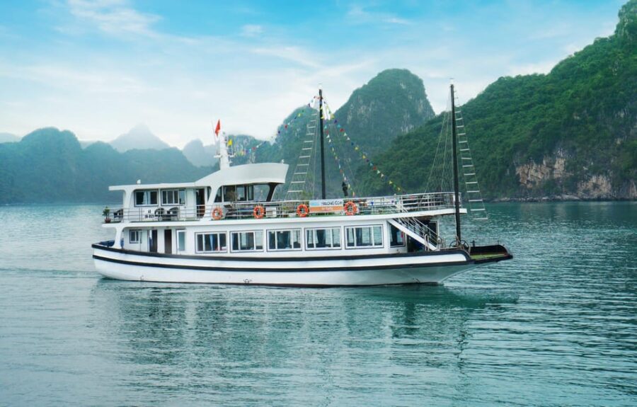 Hanoi: 1-Day Ha Long Bay Cruise, Titop Island & Luon Cave