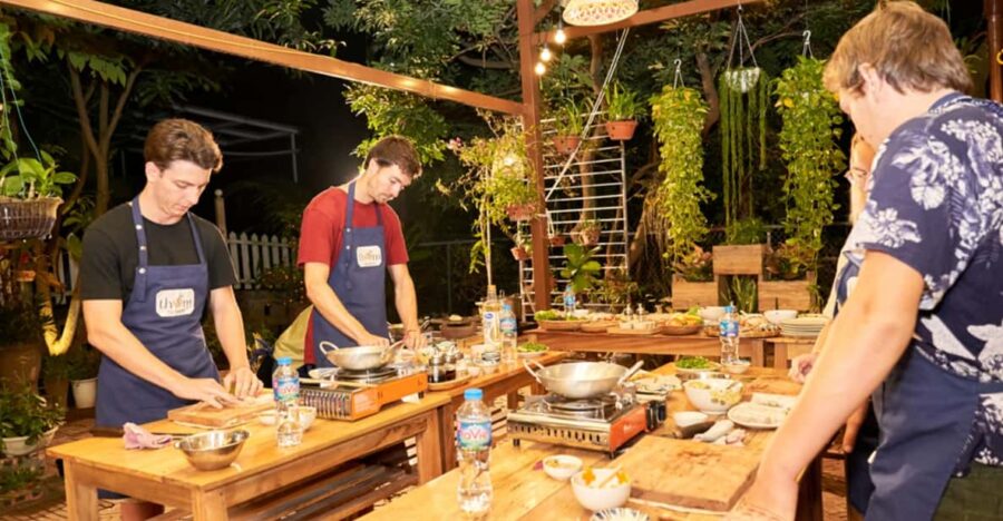 Hanoi: Cyclo Ride and Cooking Class With Market Visit