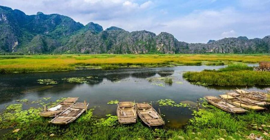 Hanoi: Hoa Lu, Tam Coc and Mua Cave Limo Bus Tour With Lunch