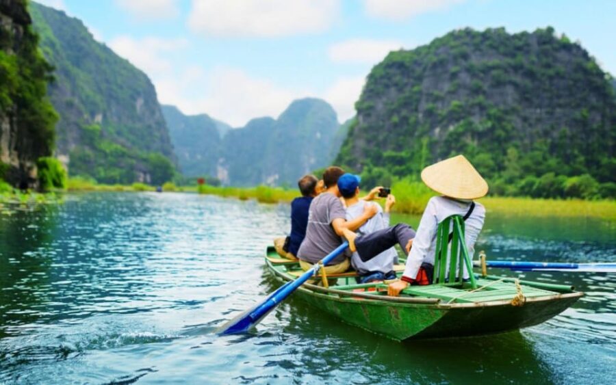 Hanoi - Hoa Lu - Trang an - Hang Mua 1 Day Tour Limobus