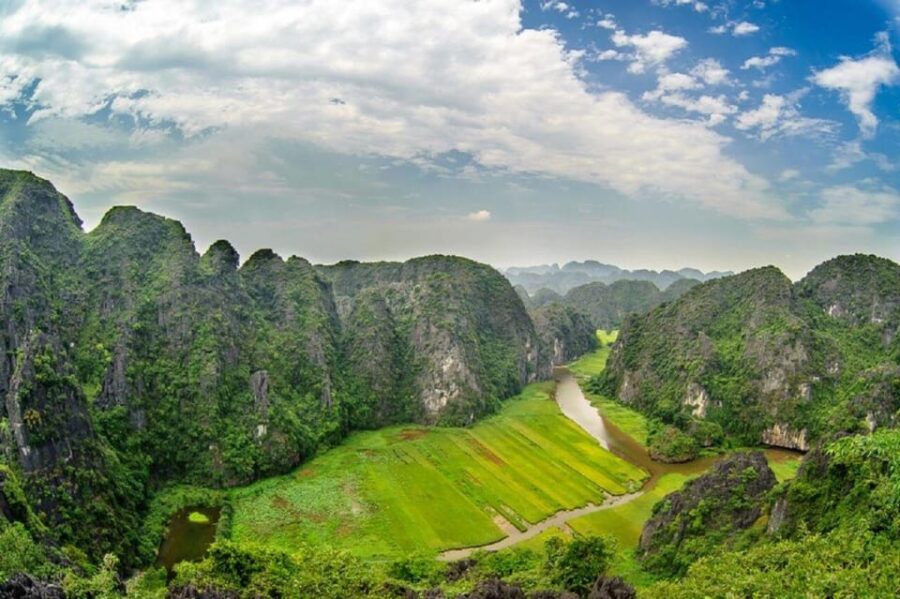 HANOI:BAI DINH, TRANG AN & MUA CAVE SMALL GROUP BY LIMOUSINE