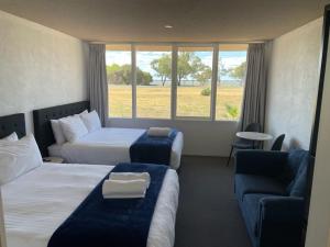 Happy Wanderer Motel Lake Boga ON THE LAKE WITH LAKE VIEWS - Accommodation and Room Types