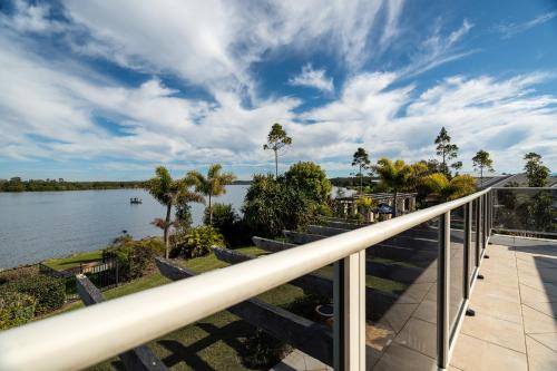 Harrington River Lodge - Idyllic Riverside Setting