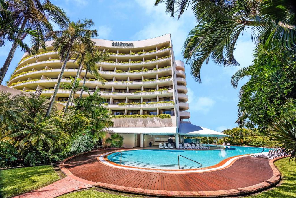 Hilton Cairns Review