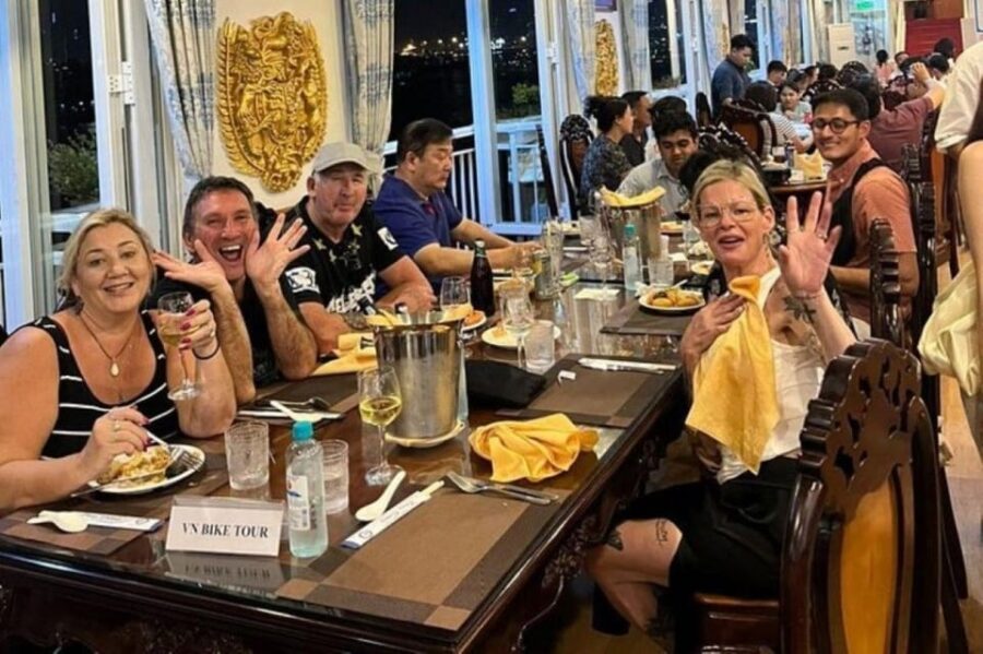 Ho Chi Minh: Dinner on Cruise Along Saigon River