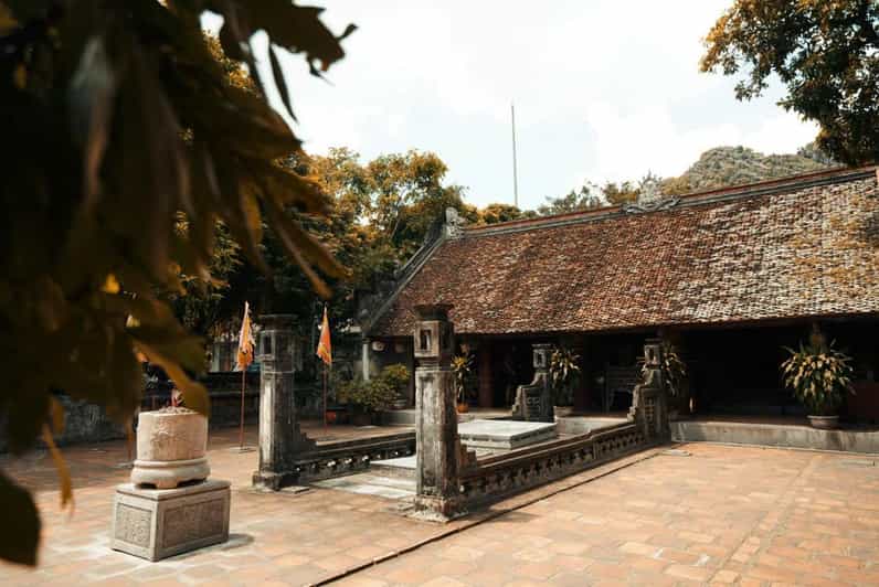 Hoa Lu - Trang An-Mua Cave Full Day With Buffet Lunch