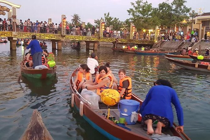 Hoi an Nightlife Tour With Hoi an Ancient Walking Tour, Boat Ride, Night Market - Historical Sites and Ancient Walking Tour