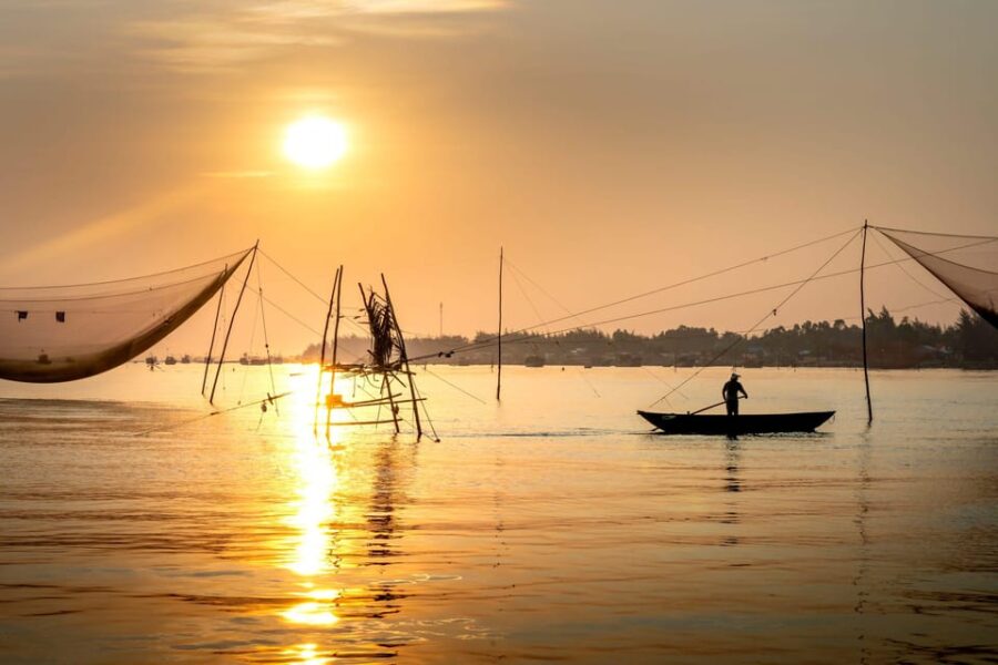 Hoi an Sunrise and Fish Market, Taking Photos