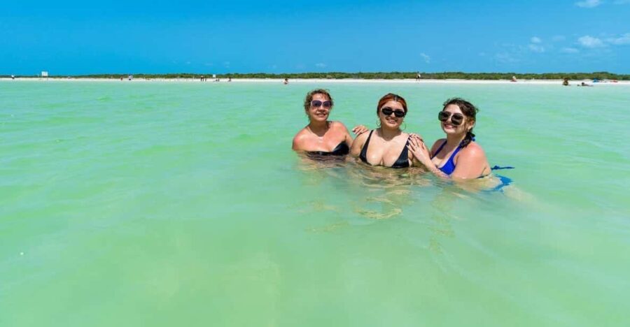 Holbox: Full-Day Tour to 2 Islands, Cenote & Lunch Included