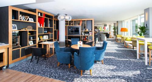 Holiday Inn London West, an IHG Hotel - Location and Accessibility