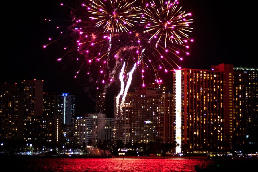 Honolulu: Friday Night Fireworks Cruise With Music