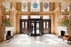 Hotel Cafe Royal - Location and Accessibility