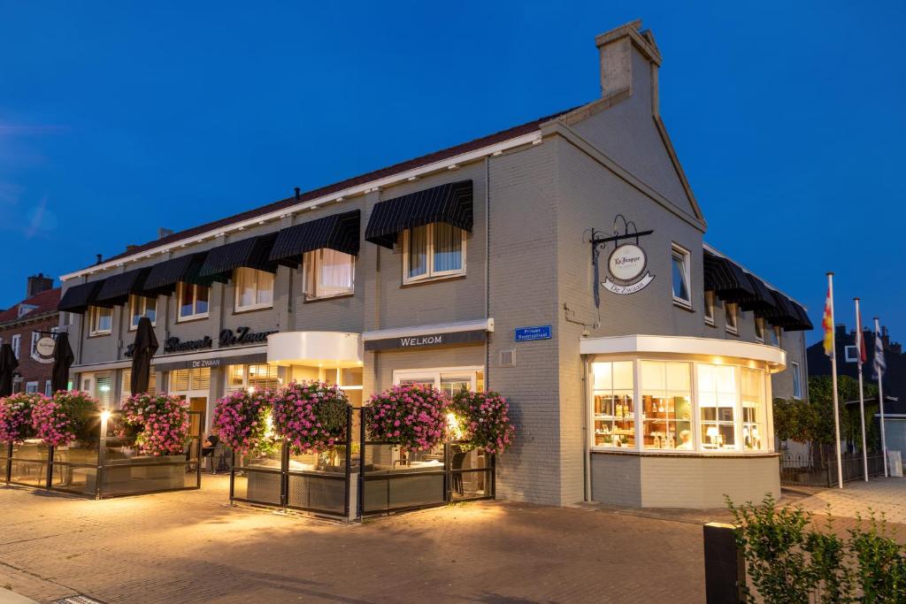 Hotel De Zwaan - Hotel Overview