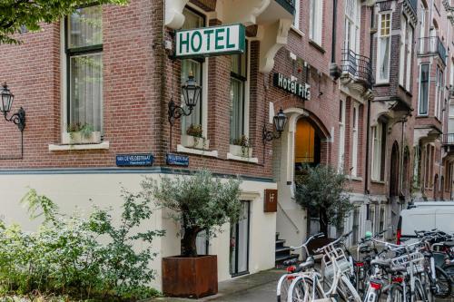 Hotel Fita - Location and Neighborhood