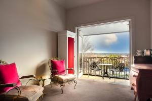 Hotel Frangos - Location and Surroundings