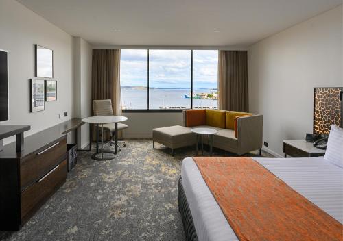 Hotel Grand Chancellor Hobart - Location and Surroundings