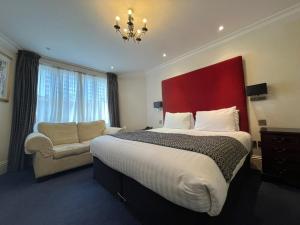 Hotel La Place - Location and Nearby Attractions