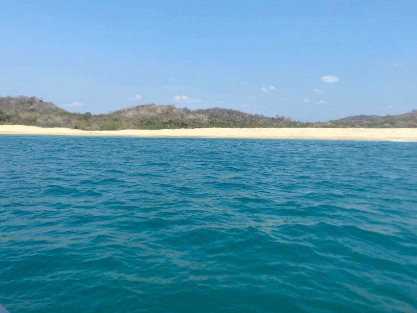 Huatulco: 7 Bays Boat Tour With Snorkeling and Lunch