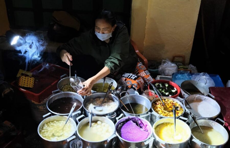 Hue:Enjoy Street Food Tour With Local Guide By Cyclo