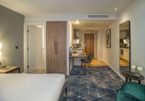 Hyatt House London Stratford - Aparthotel - Dining and On-Site Amenities
