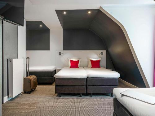 Ibis Styles Amsterdam Amstel - Hotel Overview