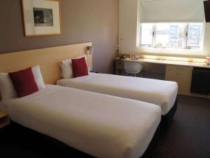 Ibis Sydney Olympic Park - Hotel Location and Surroundings