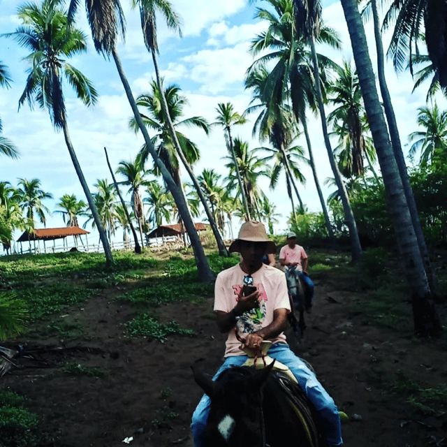 Ixtapa: Horseback Riding Tour Along Playa Larga