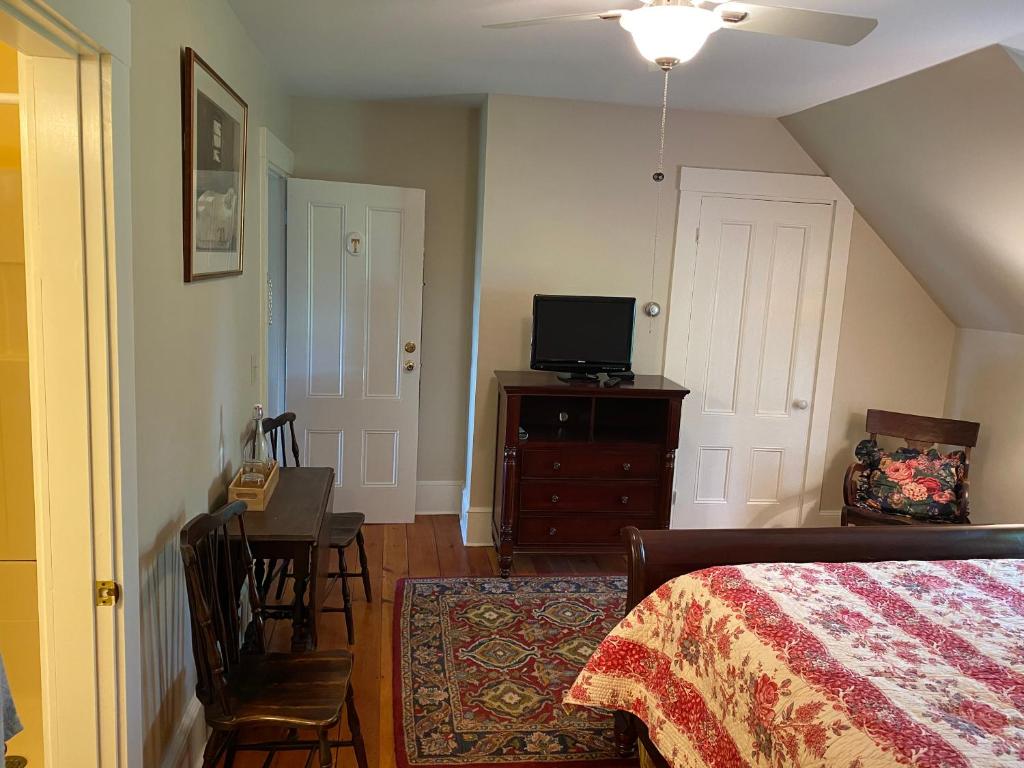 James Place Inn Bed and Breakfast - Location and Accessibility