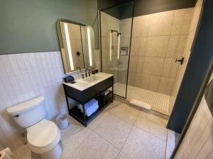 Kinn Guesthouse Downtown - Location and Surroundings