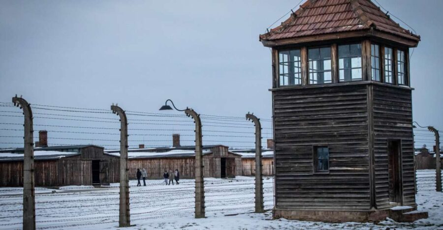 Krakow: 1-Way Bus Transfer To/From Auschwitz-Birkenau