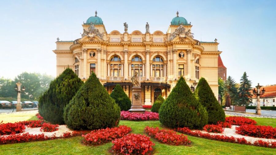 Krakow: Old Town Audioguided Walking Tour